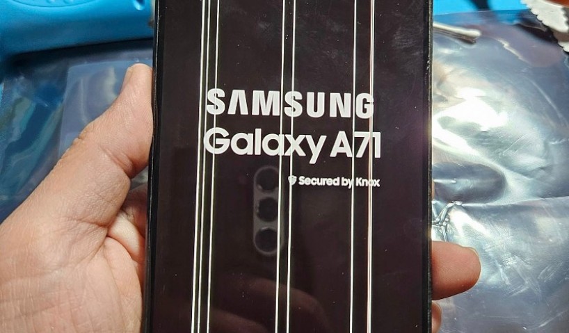 Sửa điện thoại Samsung A71 bị sọc màn hình bao nhiêu tiền ?